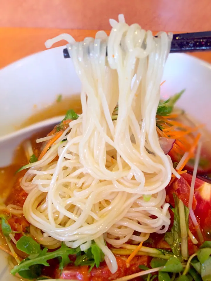 トマト出汁とシャキシャキ野菜のキンキンに冷えた特製冷やし麺の麺@柴崎亭|morimi32さん