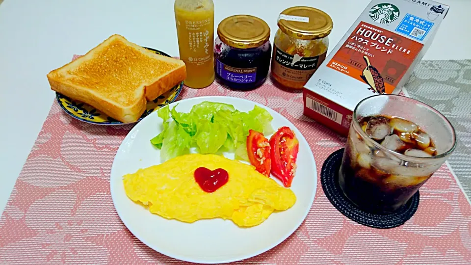 オムレツとトーストで朝ご飯🎵|みんさん