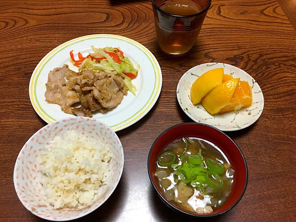 夕食に生姜焼き定食🍳 汁はのっぺい汁|めいこさん