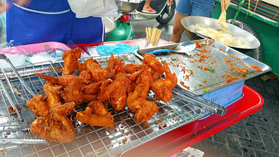 My Favorite Crispy wings 😉 BKK street food|🌷lynnlicious🌷さん