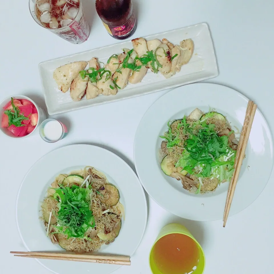 じゃこと水菜のパスタ風しらたきand塩麹漬け鶏胸肉|小次郎さん