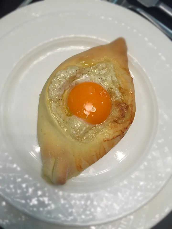 Snapdishの料理写真:Khachapuri Adjaruli🇬🇪 ხაჭაპური🇬🇪|aястасияさん