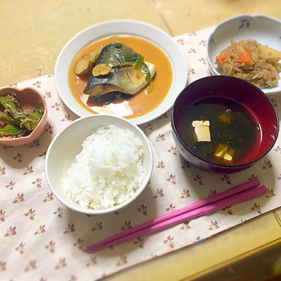 Snapdishの料理写真:さばの味噌煮
ししとうとじゃこの炒め煮
お豆腐のお吸い物
肉じゃが|しまさん