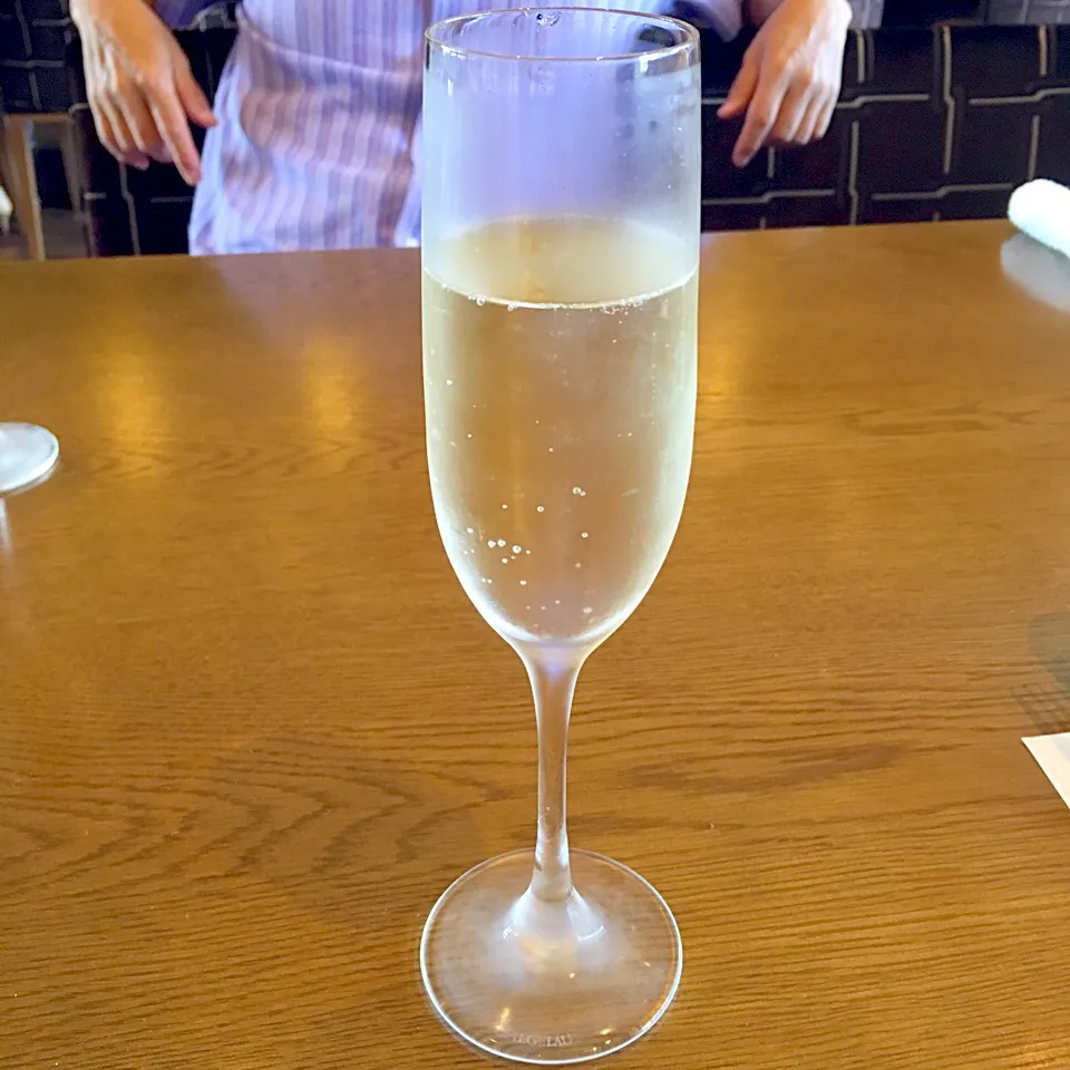 ランチのスタートはスパークリングワインで🍾|Seikoさん