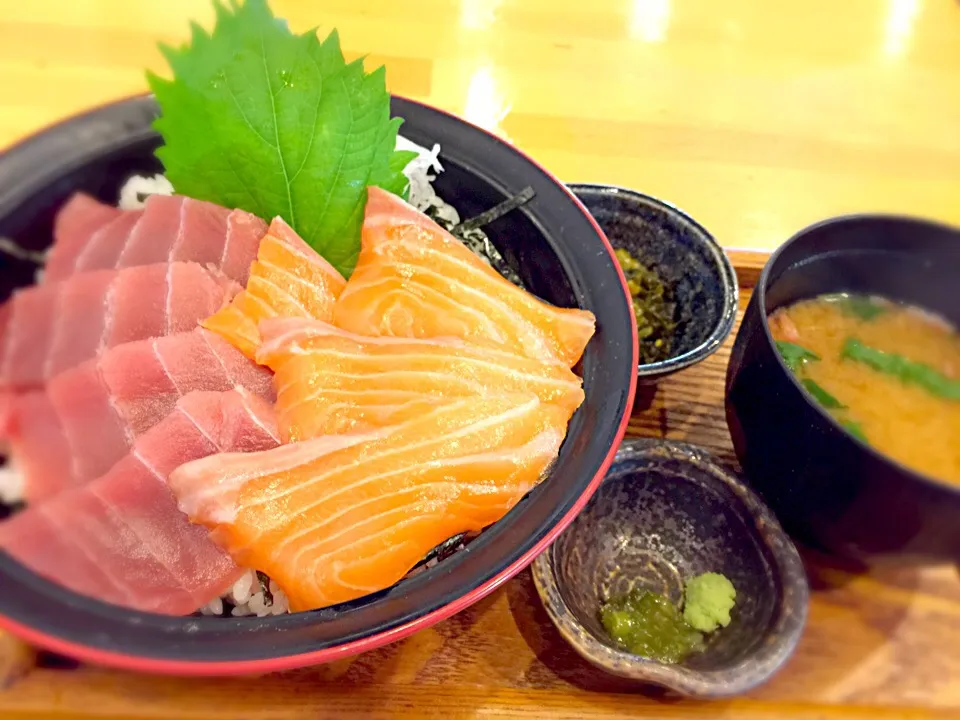 マグロとサーモン丼|チカさん