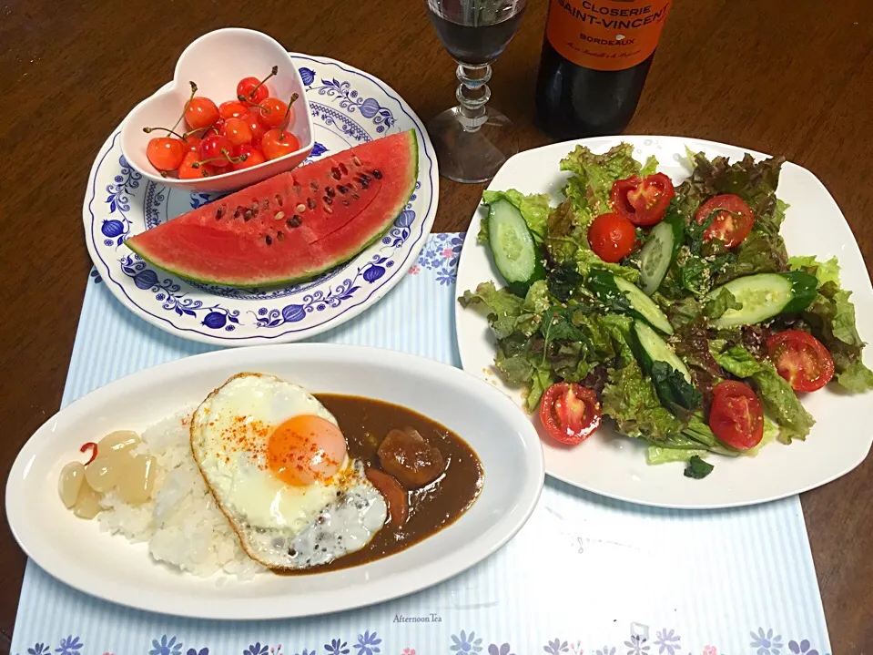 松坂牛入り特製カレー。目玉焼き乗せ〜☆〜（ゝ。∂）あとスイカ&チェリー🍒|misuzumisuさん