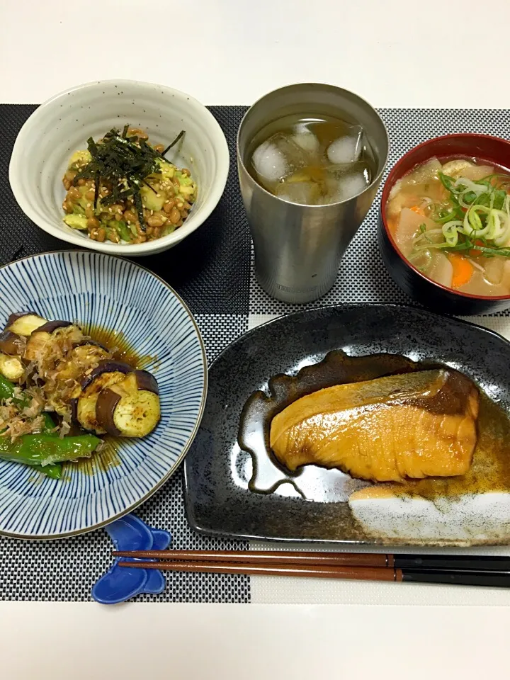 ♯ブリの照り焼き♯焼き茄子×ししとう♯アボカド納豆♯豚汁|なほぴさん