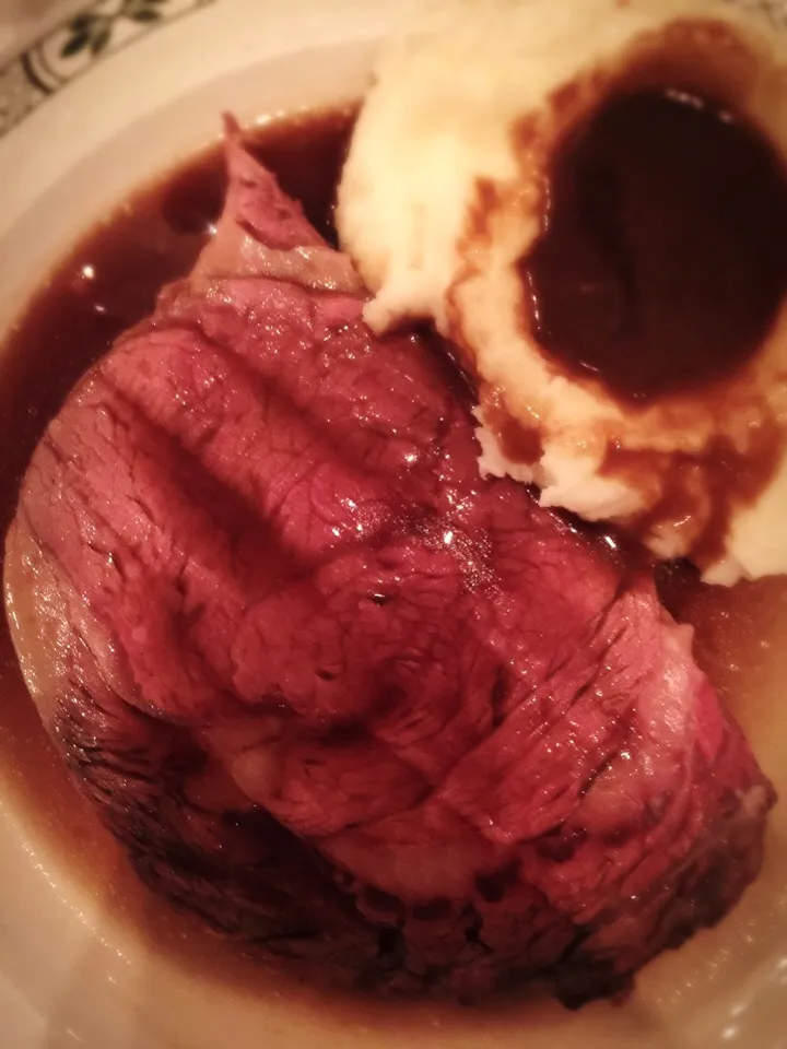 Roast prime ribs of beef au jus
Lawry cut medium rare|りささん