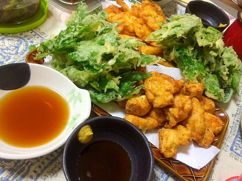 Snapdishの料理写真:天ぷら/鶏天・明日葉・長芋と玉ねぎの揚げ|Hiropanさん