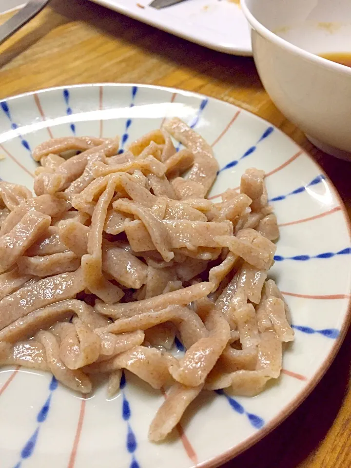 Snapdishの料理写真:手打ちうどん（全粒粉を使った珍しいうどん）|スカポンタスさん