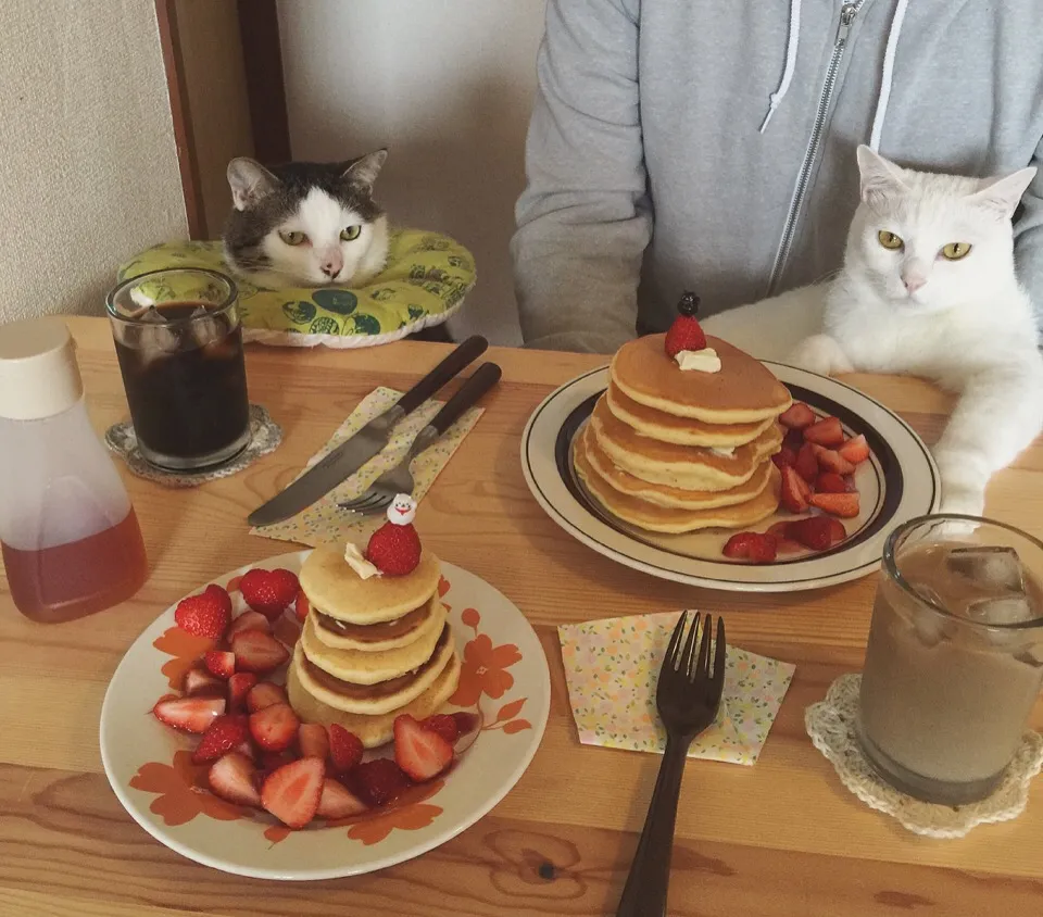 ホットケーキタワー&苺×間にクリームチーズ🍓|naouさん