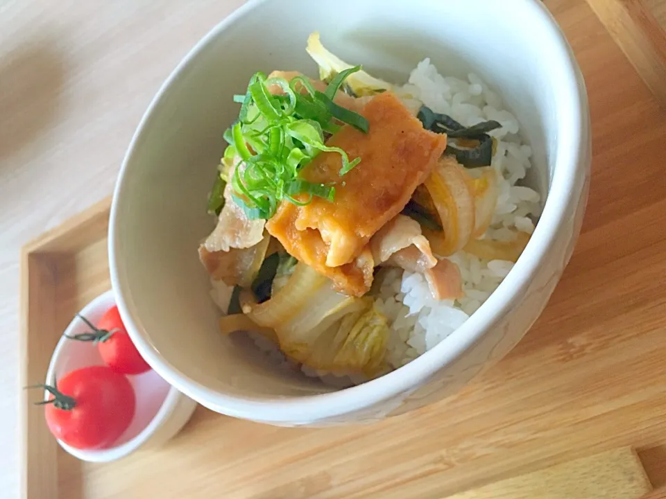 Snapdishの料理写真:今日は簡単丼🍚

豚バラと厚揚げをお酢でさっぱり💕

美味しかった☺︎︎
ごちそうさまでした🙏|ko.postさん