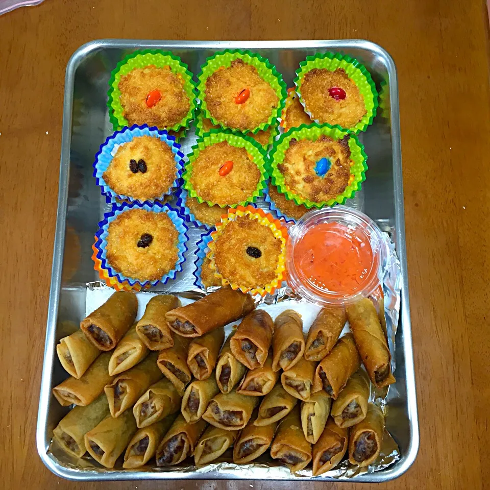 Coconut macaroons & ground beef spring rolls (yummy)😋|angeliciousさん