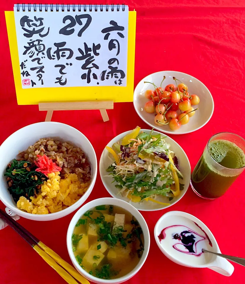 昨日の豚角煮のリメイクメニューだよー👍😄💝細切れにして、3色丼にしましたよー👍|はみちゃんさん