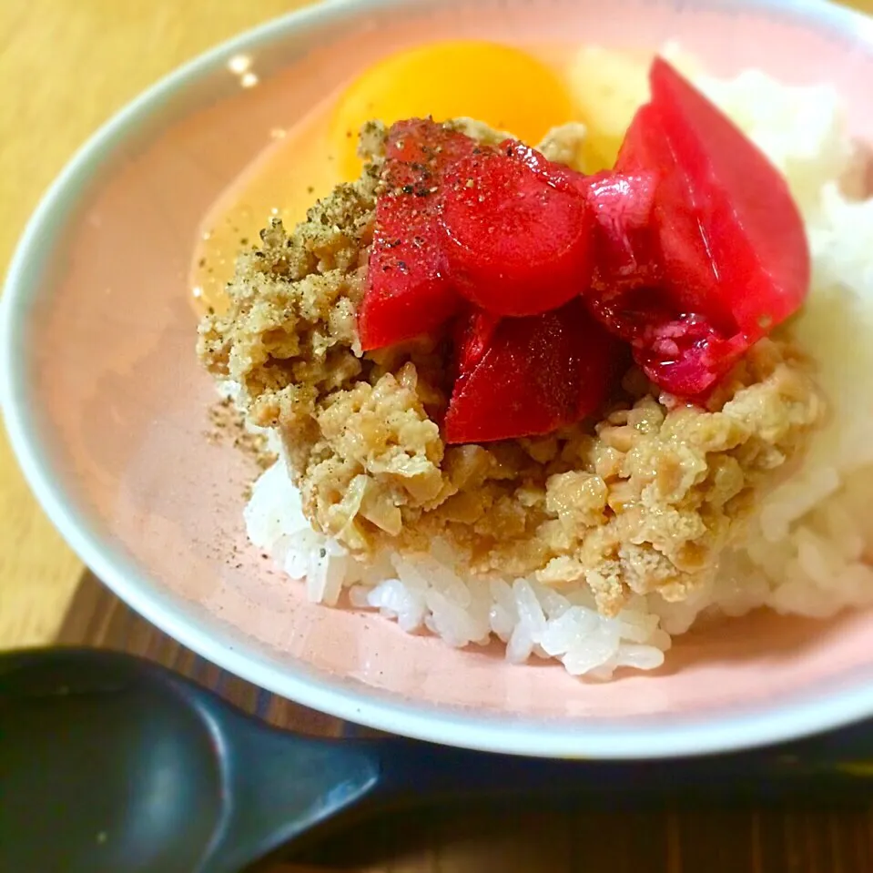 Snapdishの料理写真:赤蕪マリネと納豆の卵かけご飯／TKG with Red Pickled Turnips, NATTOU|angiee♡さん