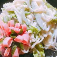 Snapdishの料理写真:素麺リメイク
ポイントはイカの燻製|みなずきままさん