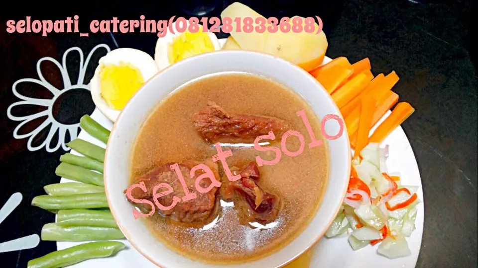 ini adalah selat solo....kombinasi sayuran dgn daging sapi yg berkuah lezat....|Kholisha Rさん