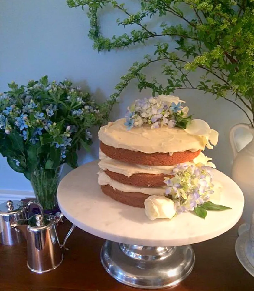 Made my very first naked cake🌺 with fresh hydrangeas|🌺IAnneさん