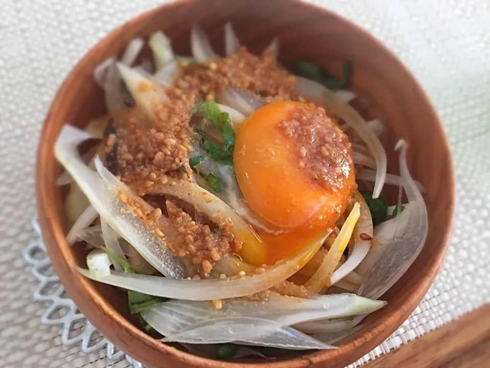 Snapdishの料理写真:✳︎しんたまごと新玉ねぎのしんたまサラダ✳︎|meirecipeさん