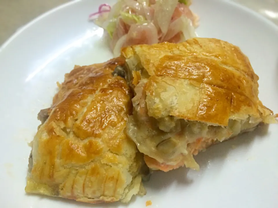 サーモンのパイ包みと
生ハムと野菜のマリネサラダ|シェイラさん