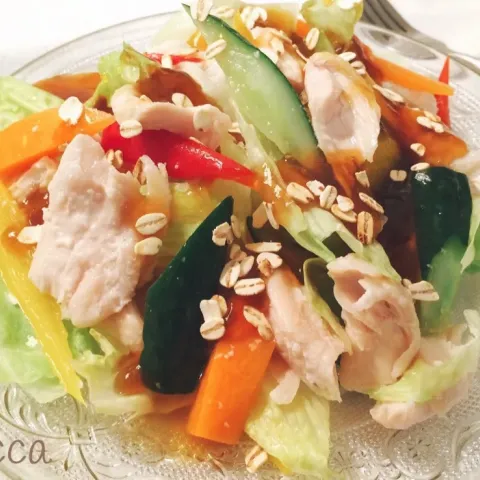 「大麦フレーク シリーズ」を使ってみたSnapdishの料理・レシピ写真:しっとり塩麹ササミとピクルスのコンソメジュレサラダに大麦フレークを🙆✨ #大麦フレーク