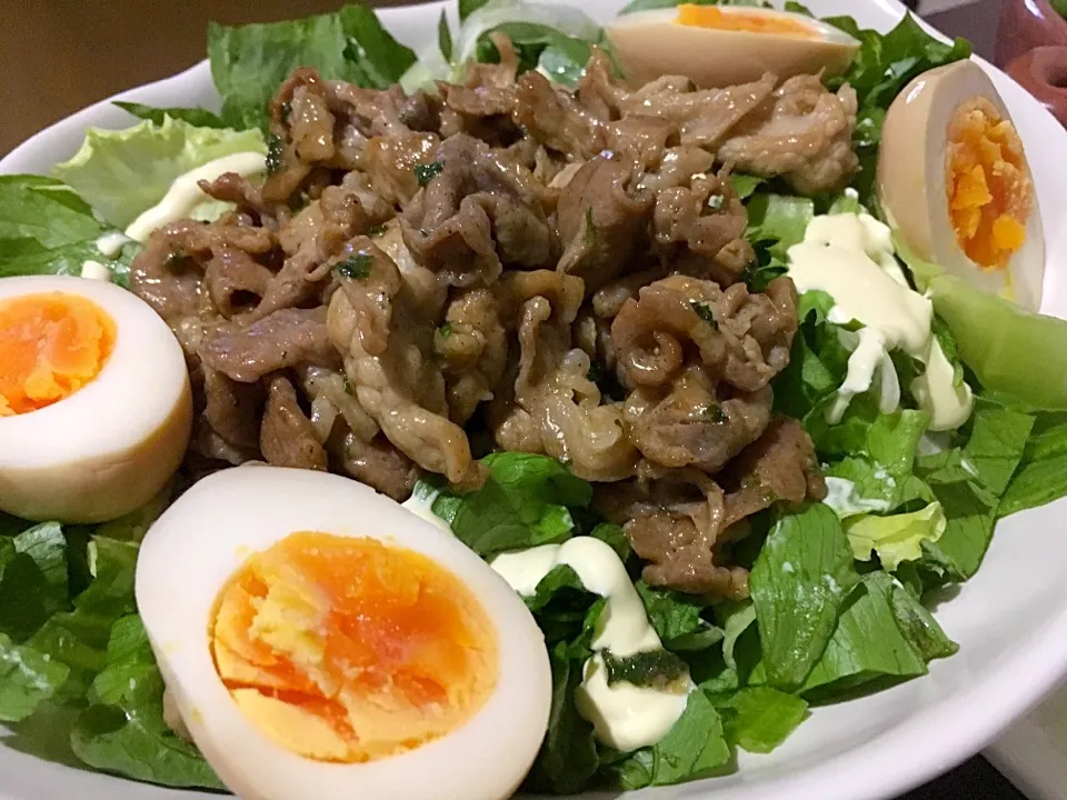 Snapdishの料理写真:たっぷりレタスと豚肉の醤油オイスター炒め|Naoko Miyataさん