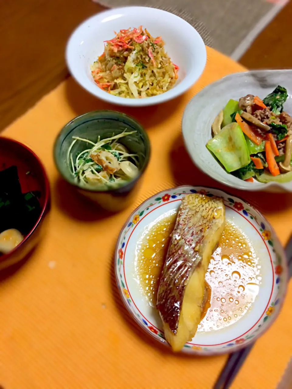 Snapdishの料理写真:鯛の煮付け、青梗菜と牛肉の味噌炒め|裕さん