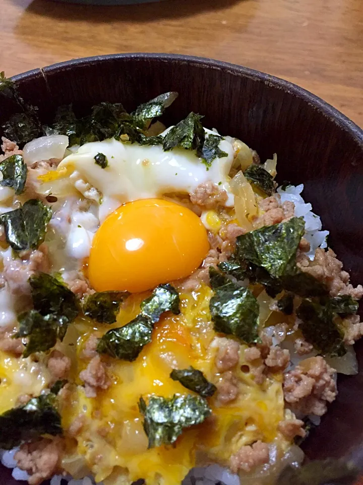 豚ひき肉で作る他人丼🍳🐷|さんだーさん