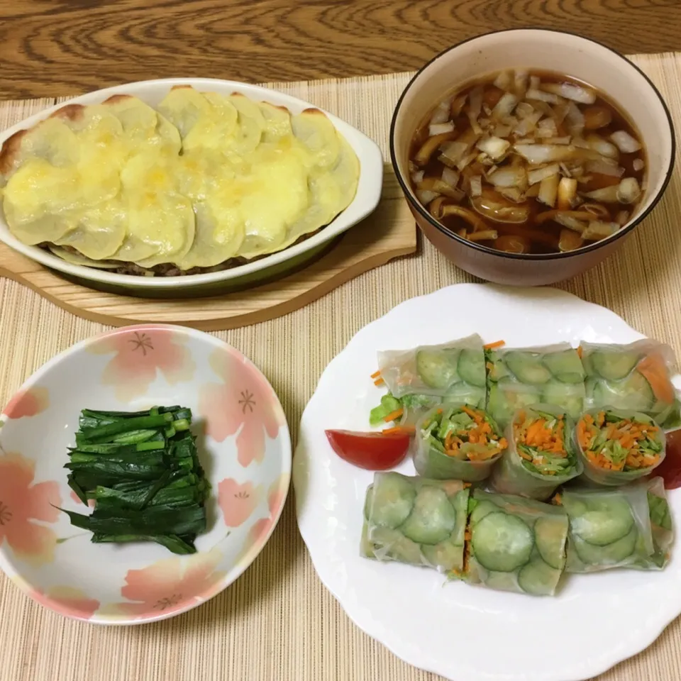 ポテト&ミンチのオーブン焼き・きのことキャベツのお味噌汁・生春巻きの皮で巻いたサラダ・ニラのおひたし|美也子さん