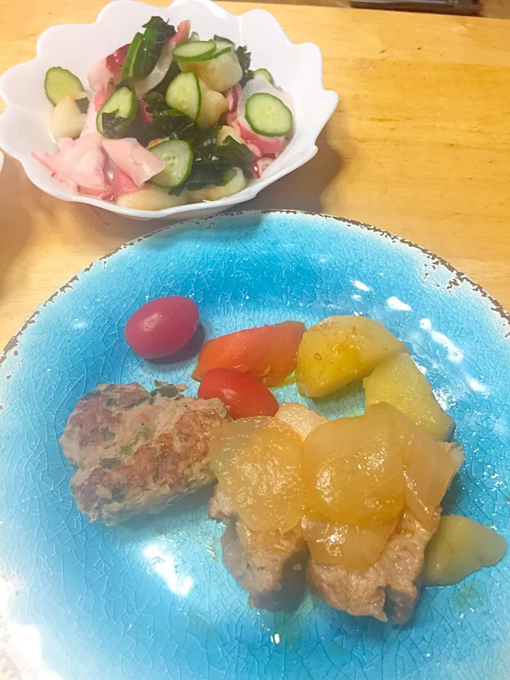 餃子ハンバーグと角煮
タコとおふろとキュウリの酢の物|ミカさん