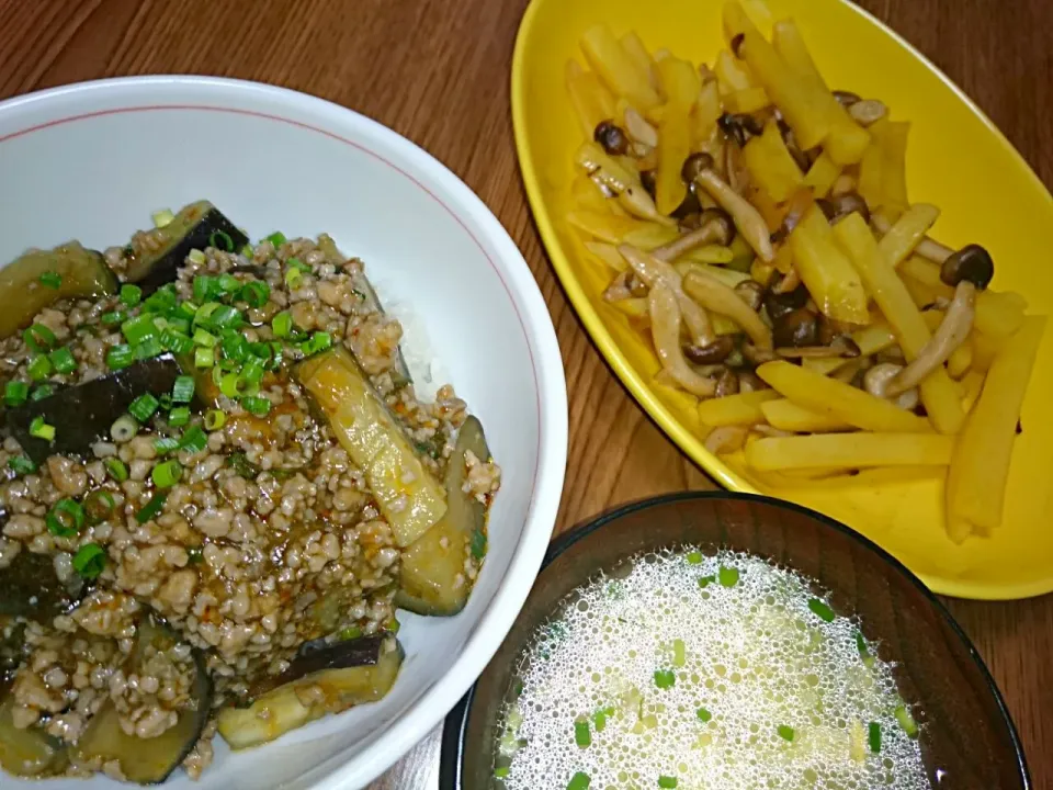 ・麻婆茄子丼
・じゃがいもとシメジの炒めもの
・卵スープ|ようかんさん