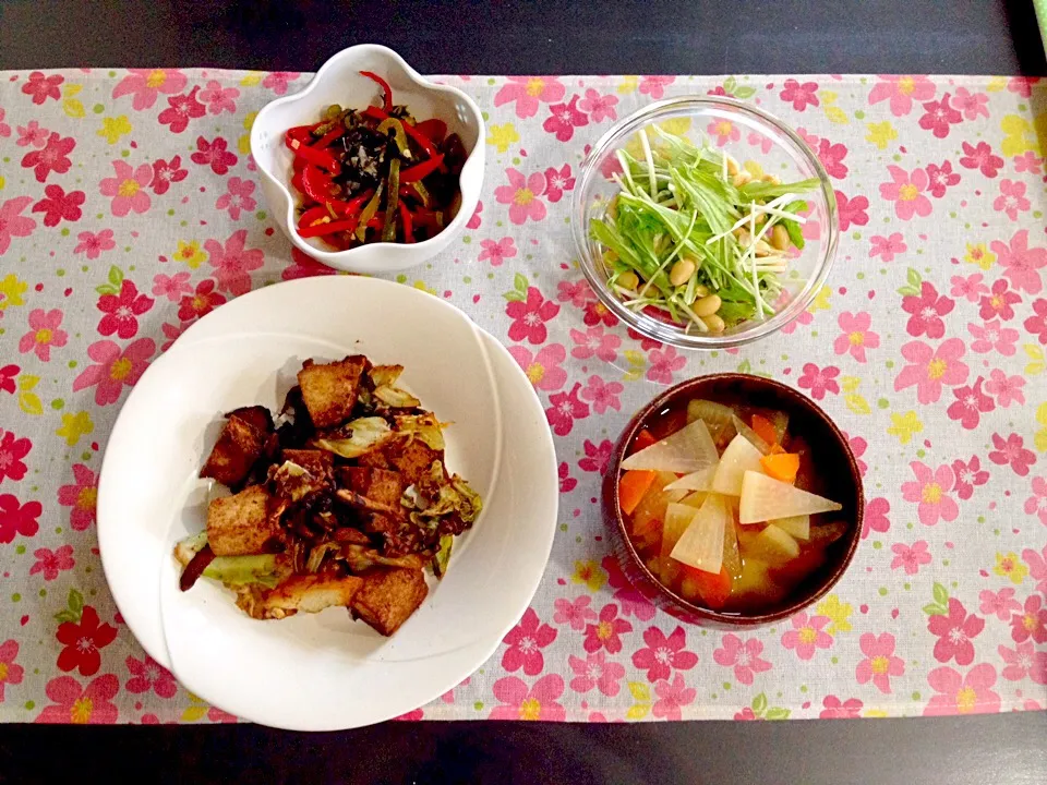 ベジ料理♡高野豆腐とキャベツと椎茸の赤味噌炒めのご飯|みよさん