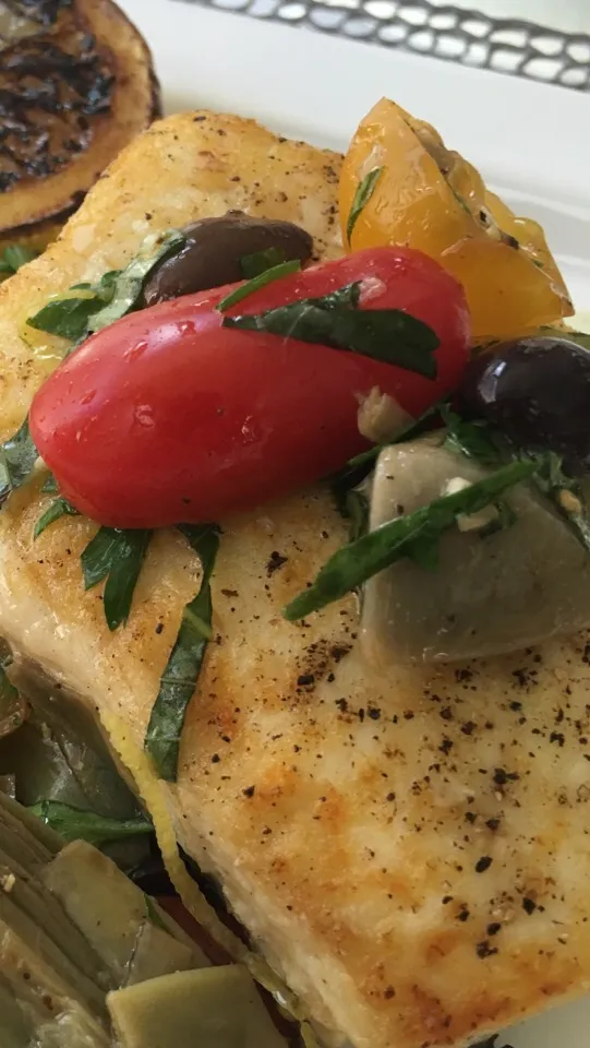 Pan Seared Halibut with Tomato Vinaigrette|Christine pavelkaさん