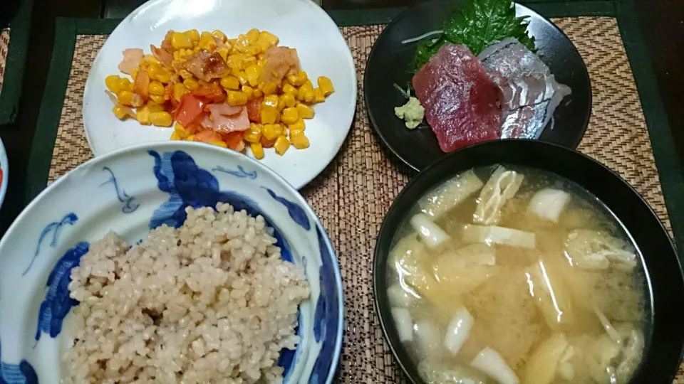 Snapdishの料理写真:お刺身＆コーン炒め＆シメジの味噌汁|まぐろさん