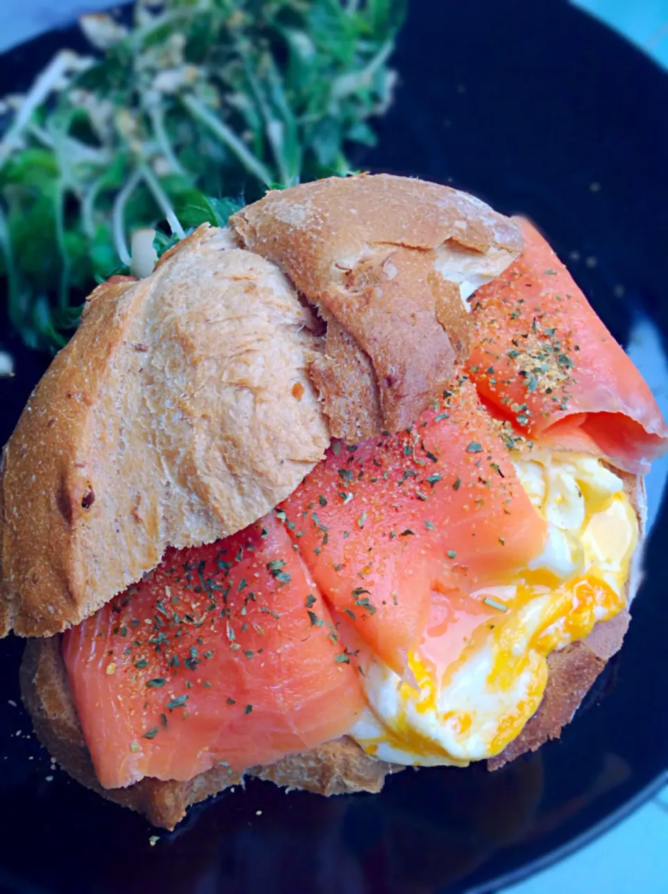 Walnut bread with Smoked Salmond❤️🍴|🍃aeyafternoon🌾さん