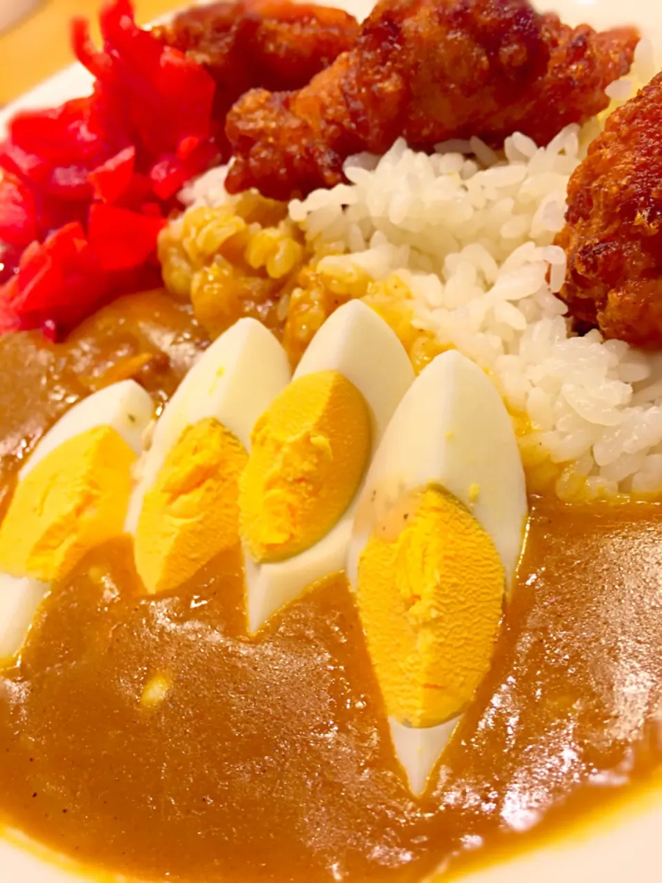 から揚げカレー、チーズ、ゆで卵トッピング！|Tomyさん