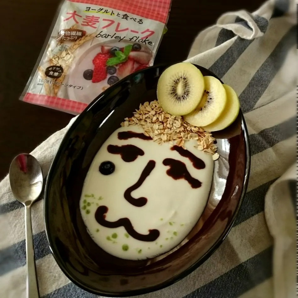 Snapdishの料理写真:ヨーグルトアート……ナイショ(笑)|うさかめさん