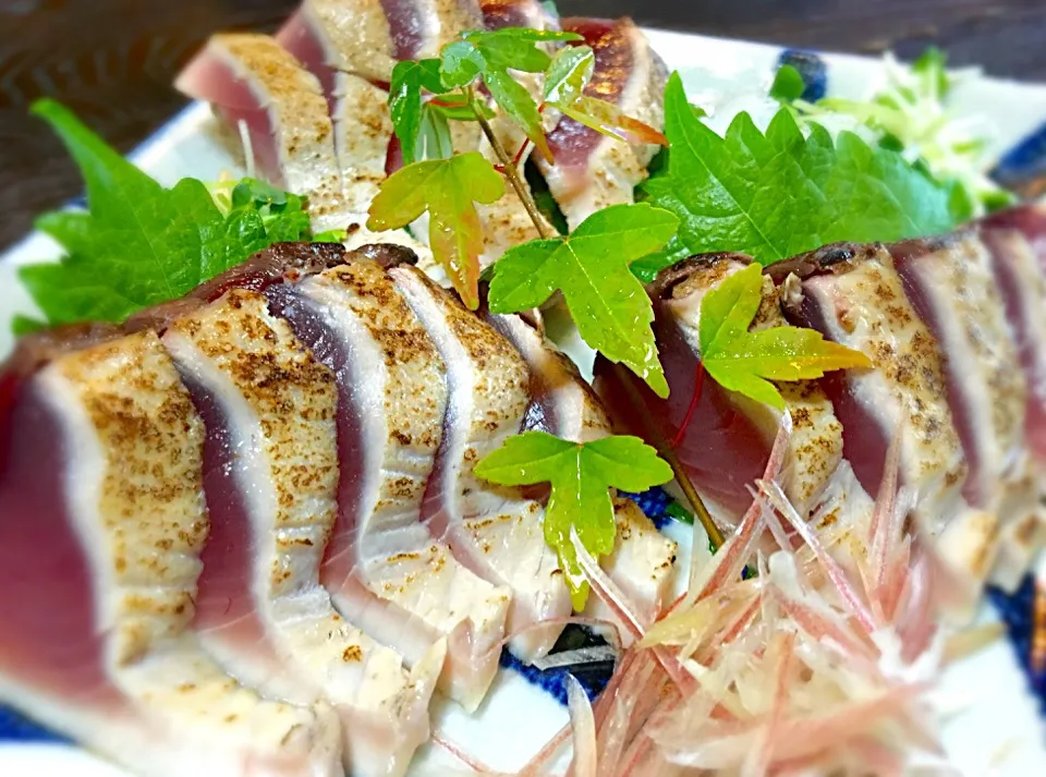 Snapdishの料理写真:珍しいマグロを入手したぞ❗️
「こしながマグロの焼霜造り」|muutさん