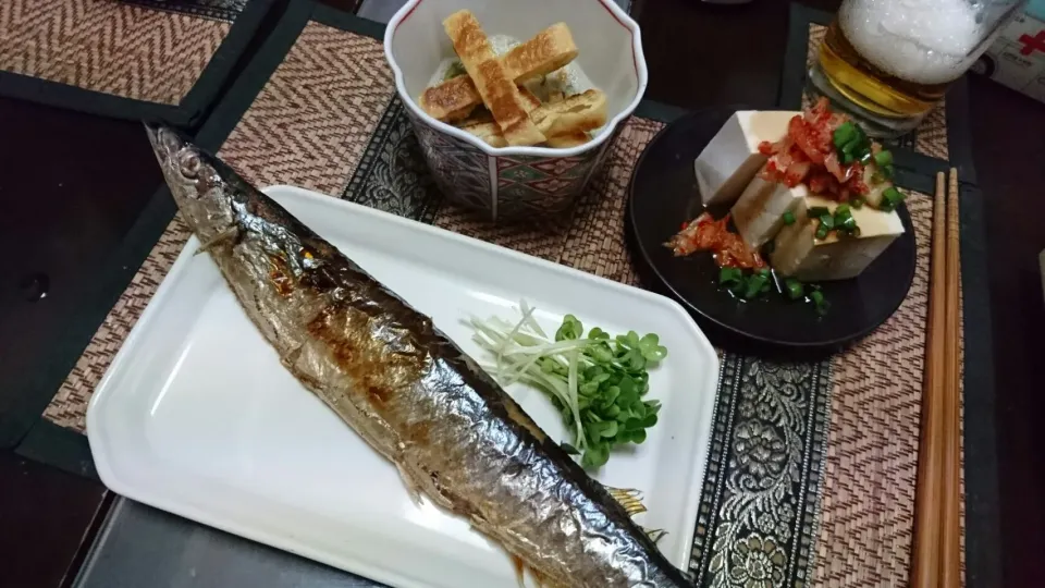 Snapdishの料理写真:秋刀魚の塩焼き&冷奴&オクラ納豆|まぐろさん