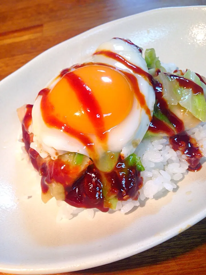 キャベツとり丼に
とろり半熟卵のっけて✨
仕上げに食べてみそソース掛け|ちなみんさん