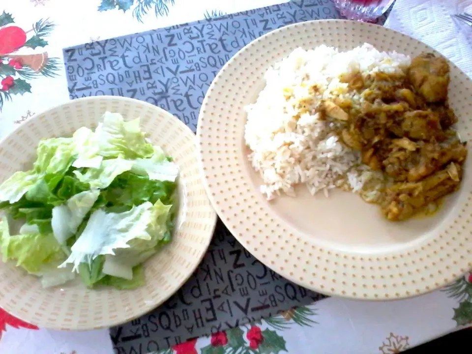 jamaican style curried chicken with steamed white rice and iceberg lettuce chopped|Olivia Diamondz Francisさん