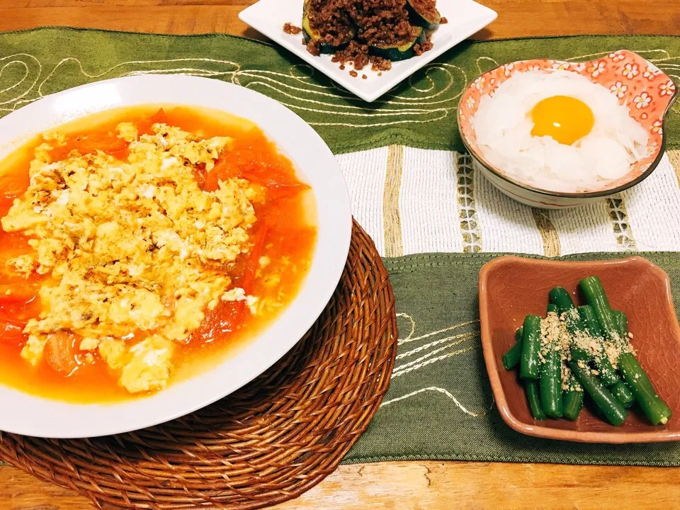 Twitterでみてずっと食べたかった卵とトマトの簡単なやつ🍅 ズッキーニと挽肉🍆  茹でインゲン🍐|まみさん