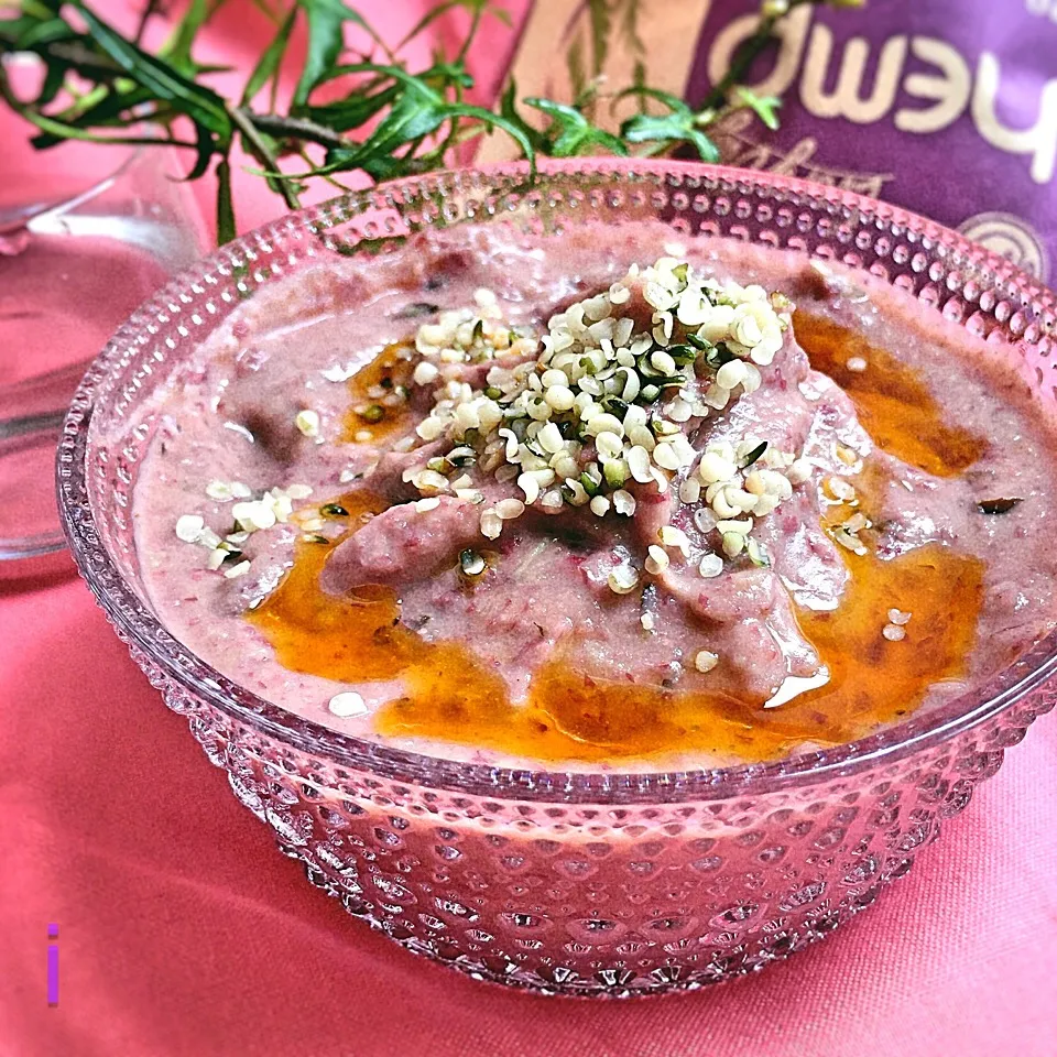 水ナスと金時豆のフムス 🍆 ヘンプシードのトッピング【Eggplant and red kidney bean hummus topped with hemp seed】|izoomさん