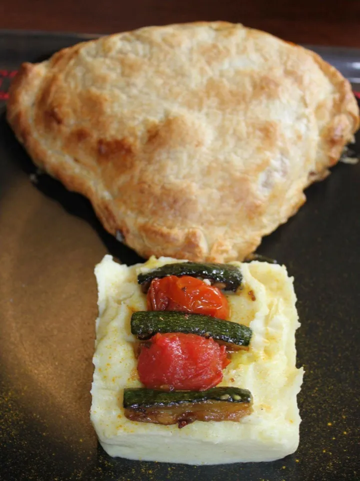 Feuilleté de Thon Albacore et son Écrasé de Pomme de Terre. 
Yellowfin Tuna in Puffpastry and Mashed Potatoes.|PHILIPPEさん