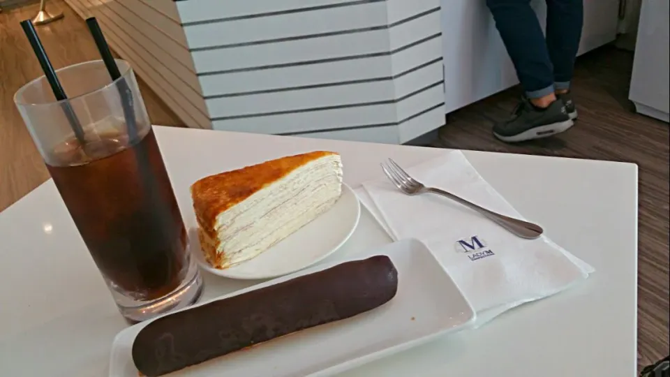 Snapdishの料理写真:Signature Crepe & Chocolate Eclair with Iced Coffee Black|🌷lynnlicious🌷さん