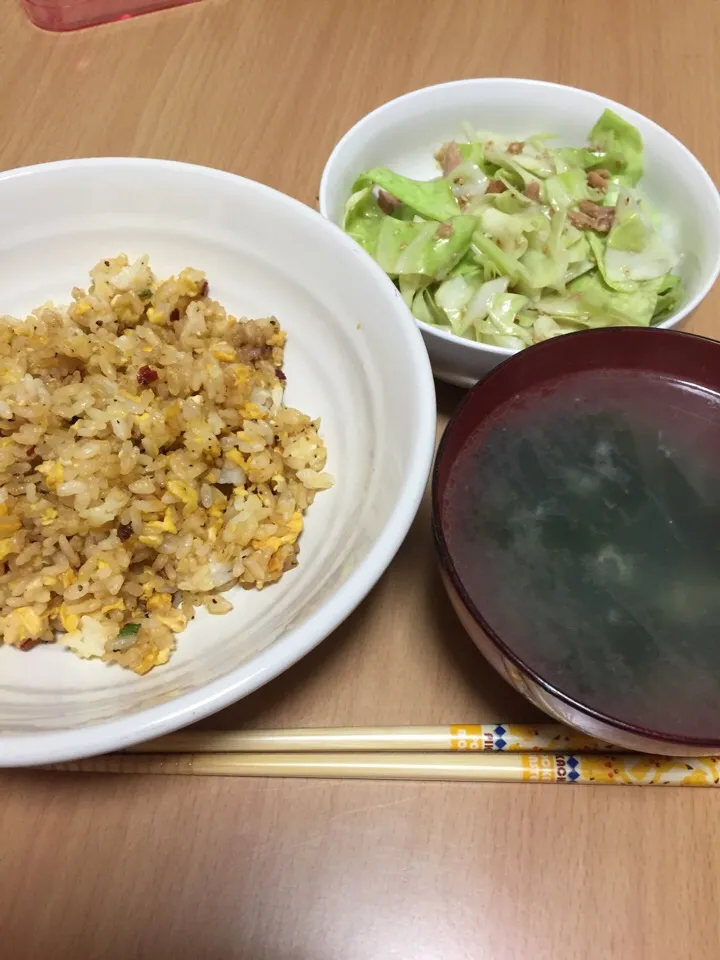 Snapdishの料理写真:2016.06.29チャーハン、キャベツとツナの和え物、中華スープ|しおりさん