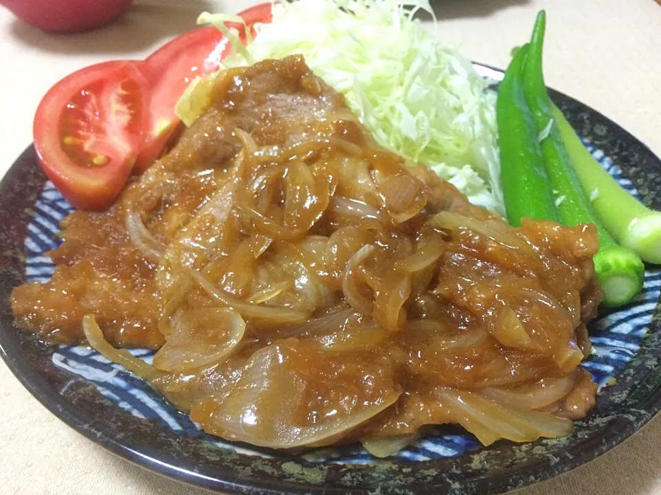 Snapdishの料理写真:豚肩ロース♪トロトロ玉ねぎの生姜焼き|Hiropanさん