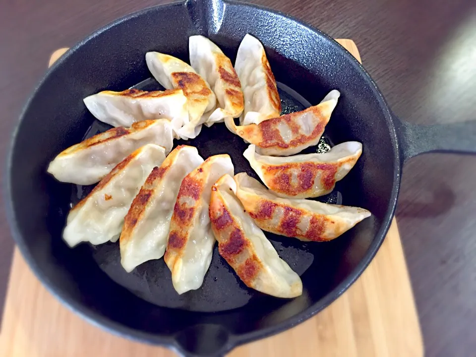 スキレットで餃子|まいちさん