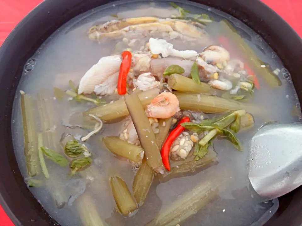 Cambodian local fish soup #samkhmernoodles|Sam Chanさん