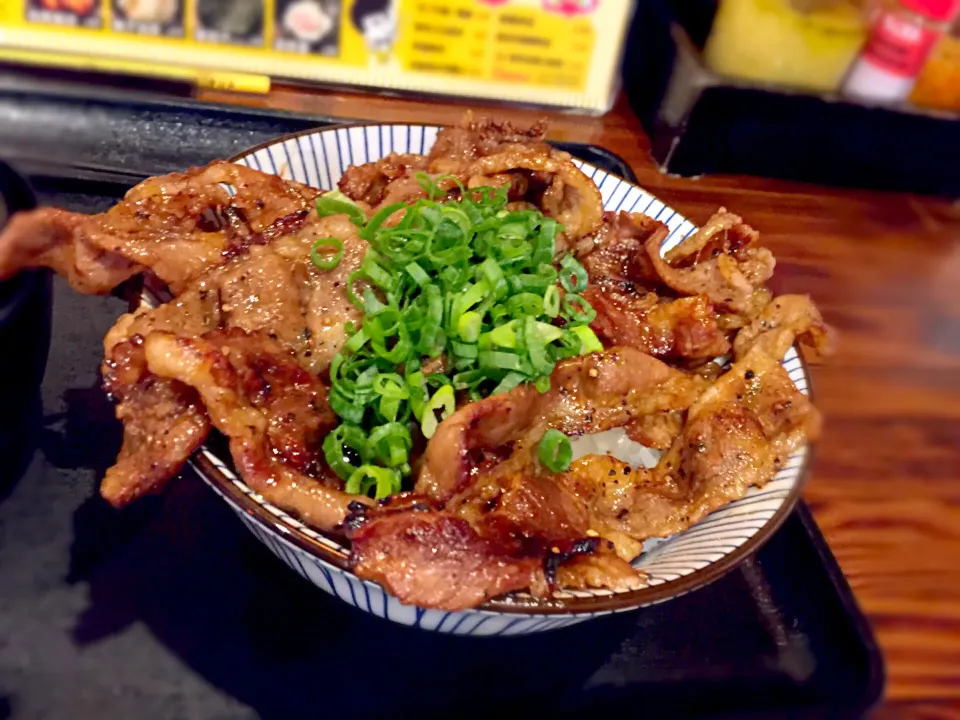 燒烤牛肉飯|手牽手一起過好日子。さん